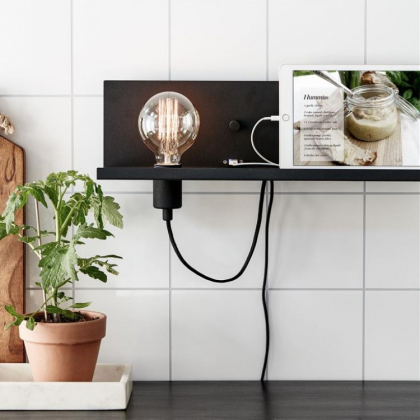 Hylle med lampesokkel, dimmer og USB, Svart