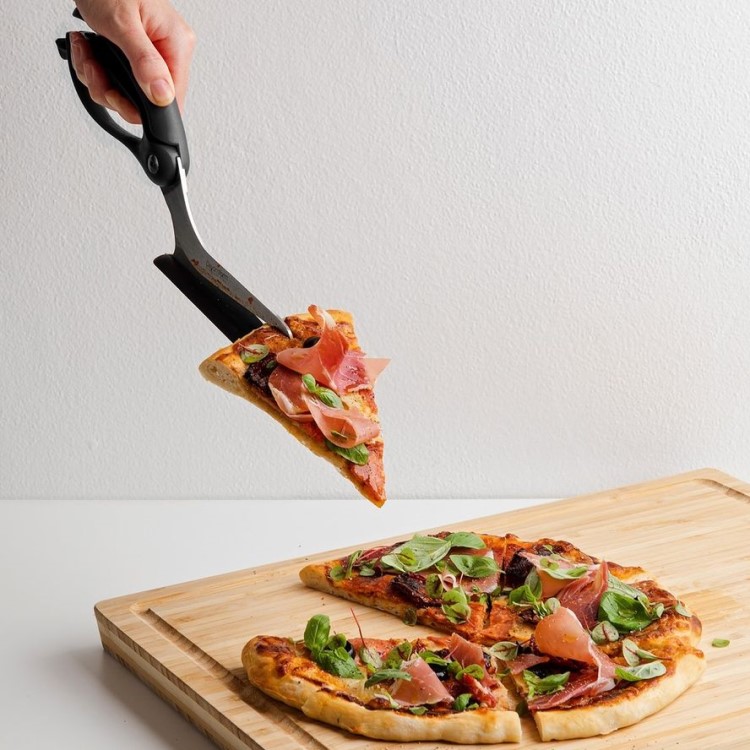 Pizzasaks, Svart