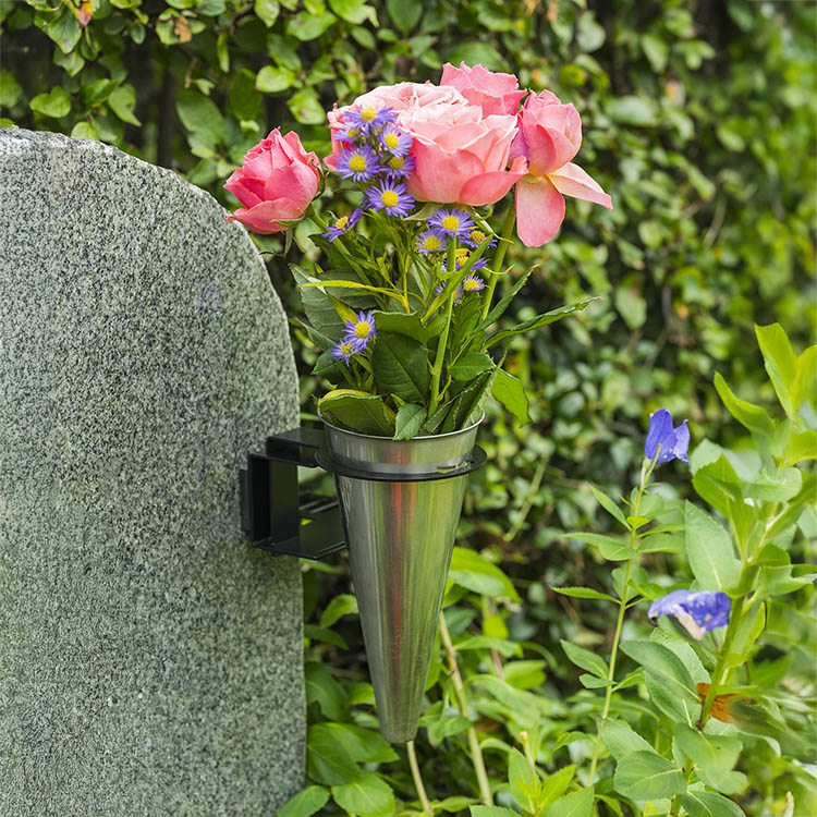 Gravsteinsholder, Svart