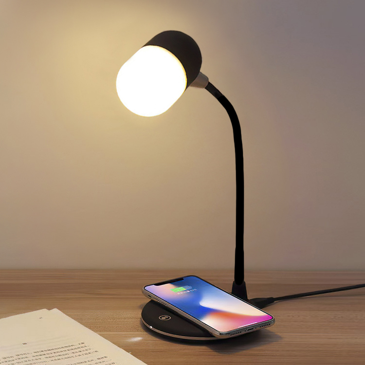 Bordlampe med høyttaler & Qi lading – Smart lampe | SmartaSaker Trådløs Qi lader med integrert belysning bordlampe med Qi