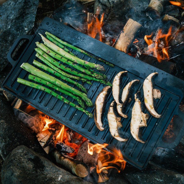 Satake vendbar grill- & stekeplate i støpejern