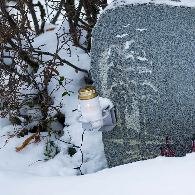 Holder for gravsteinslys