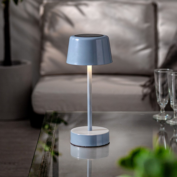 Liten solcelledrevet bordlampe