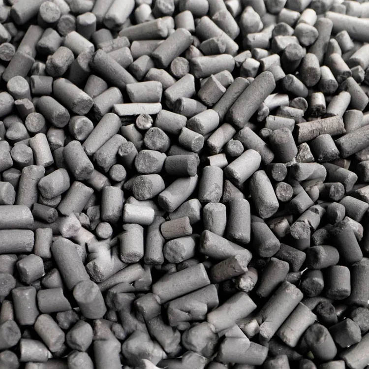 Påfylling av kull til Bioblend-komposten
