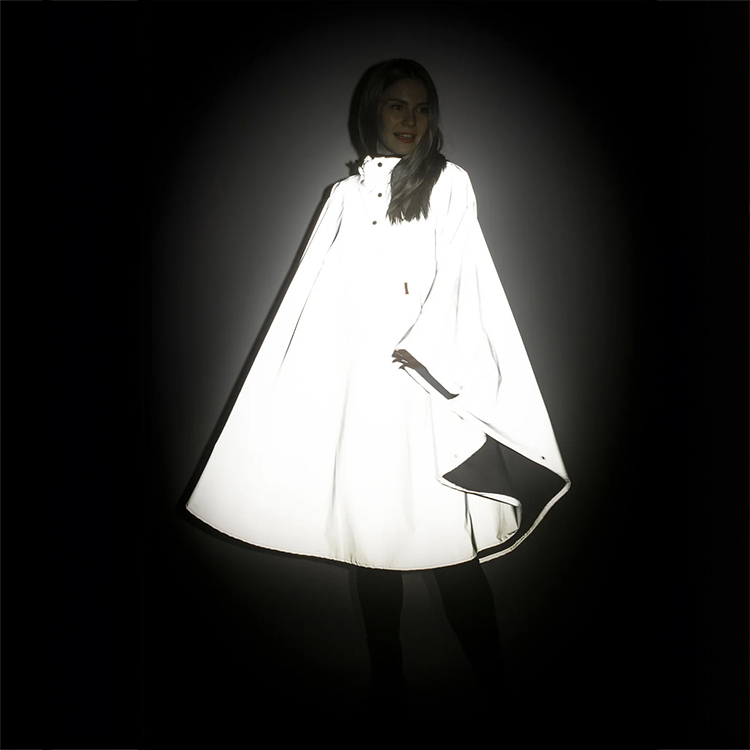 Regnponcho med refleks, Lasessor