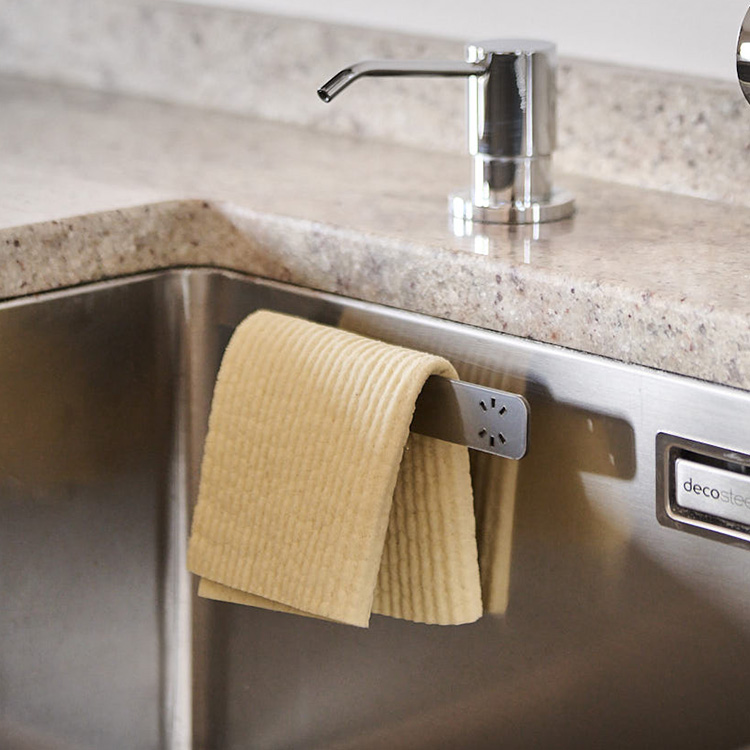 Magnetisk oppvaskklutholder med oppvaskkluter