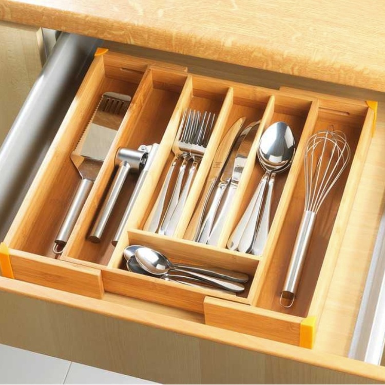 Uttrekkbar bestikkskuff i bambus 25,7-38,5 cm