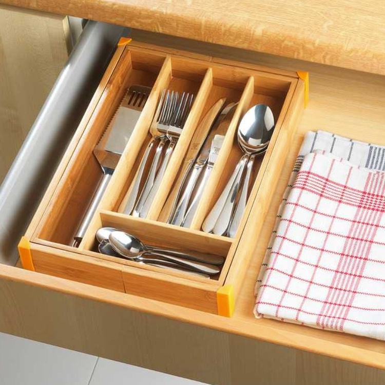 Uttrekkbar bestikkskuff i bambus 25,7-38,5 cm