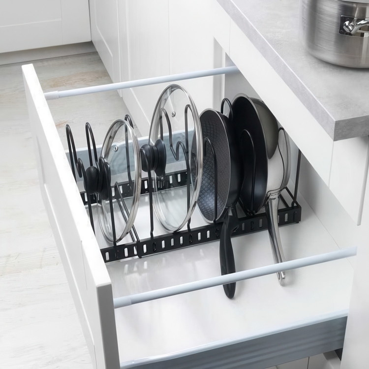 Justerbar stekepanneoppbevaring, 30–57 cm