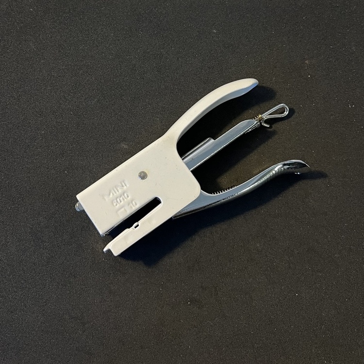 Stiftemaskin i metall, INDEX MINI, hvit