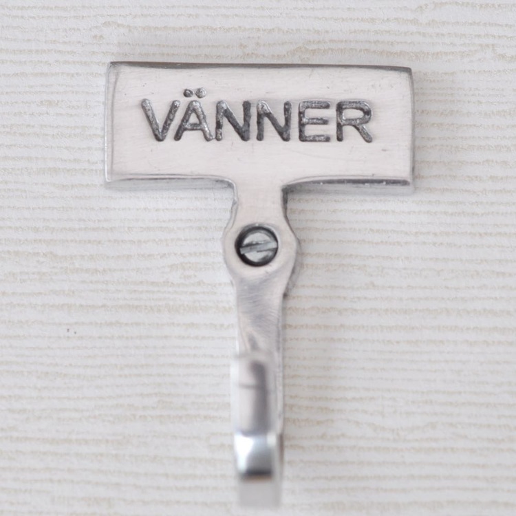 Baderomsknagg i blank metall, Venner