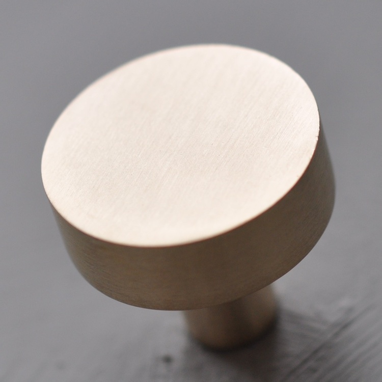 Rund knott 3 cm, børstet messing