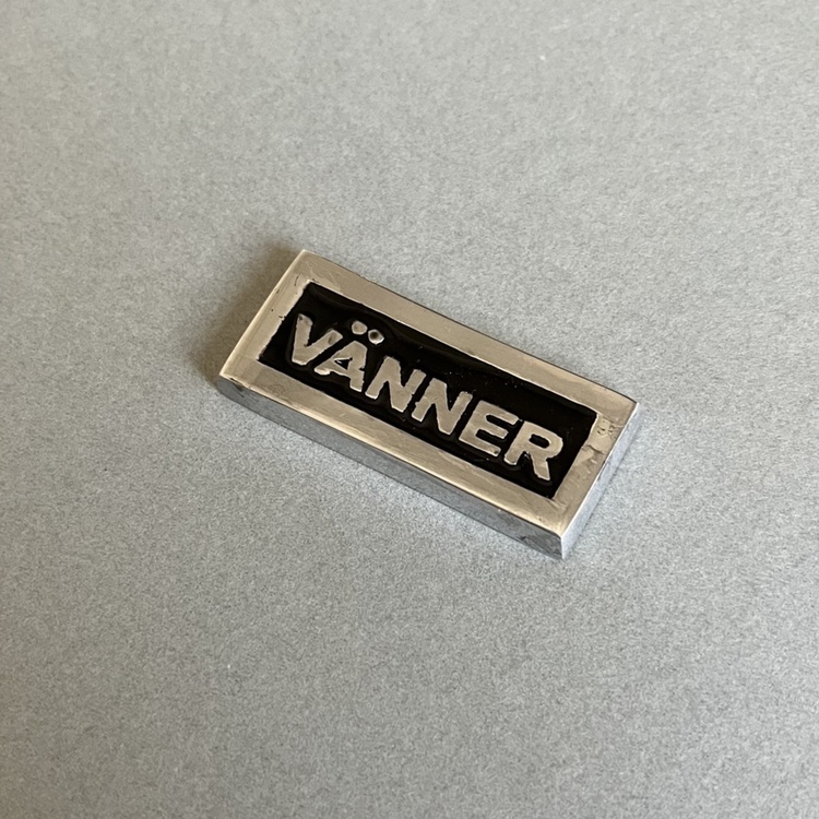 Metallskilt med ramme, Venner, Sort