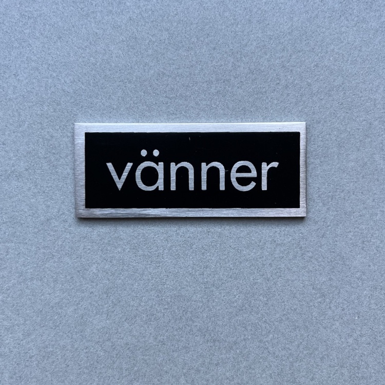 Metallskilt, Venner, Sort