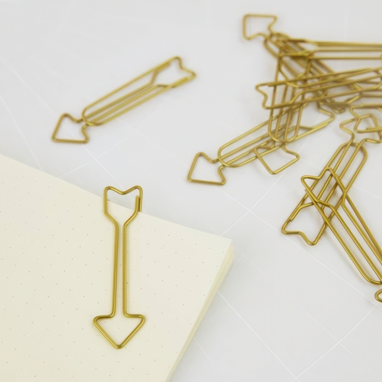 Store binders i form av piler, ARROW, 15 stk, Monograph, 2,8 cm, messing