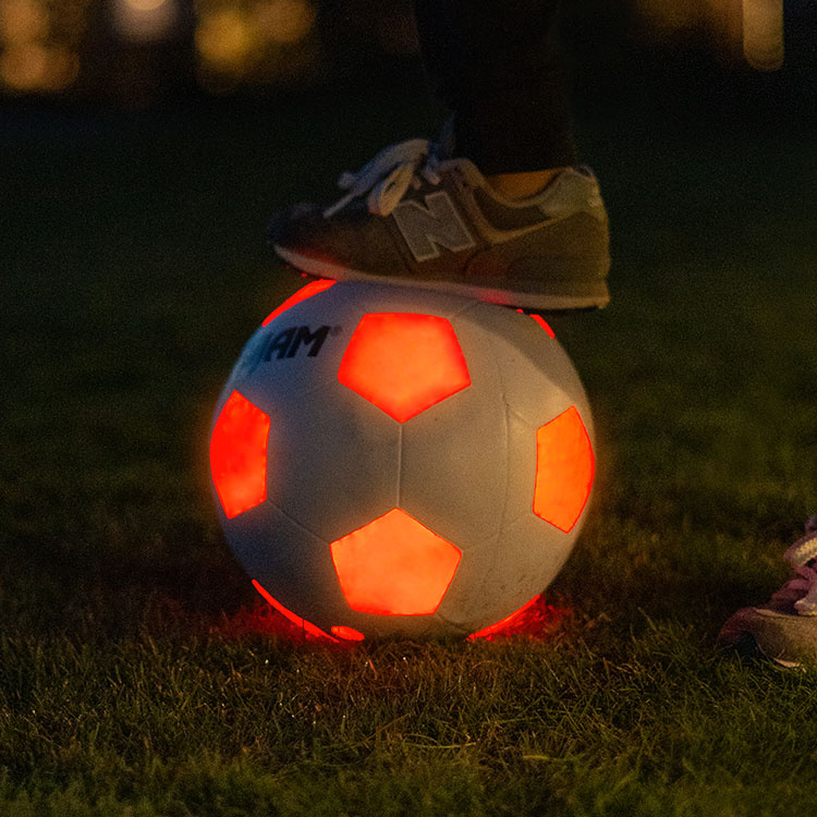 Lysende fotball i gruppen Fritid / Spill hos SmartaSaker.se (13797)