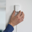 Liten powerbank med USB-kabler Liten powerbank med USB-kabler
