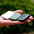 Liten powerbank med USB-kabler Liten powerbank med USB-kabler