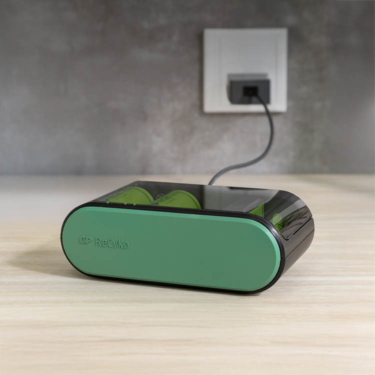 Universal batterilader, GP ReCyko i gruppen Hjemmet / Elektronikk / Hjemmeelektronikk hos SmartaSaker.se (14487)
