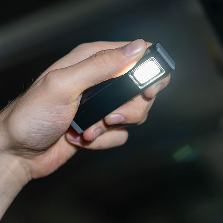 Minilampe med klemme i gruppen Fritid / Utendørsliv / Friluftsutstyr hos SmartaSaker.se (14489)