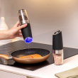 Sett med elektrisk salt- og pepperkvern