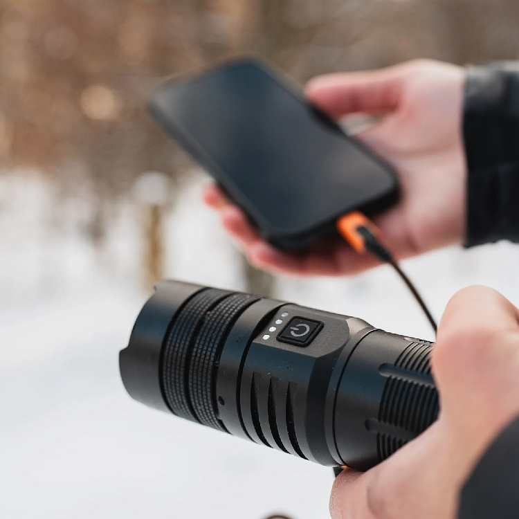 Nødlommelykt med powerbank, Xtorm i gruppen Sikkerhet / Kriseberedskap hos SmartaSaker.se (14943)