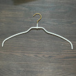 Sklisikker henger, 42 cm, perlehvit