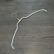 Sklisikker henger, 42 cm, perlehvit