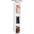 Hengende garderobe med flyttbare hylleplan