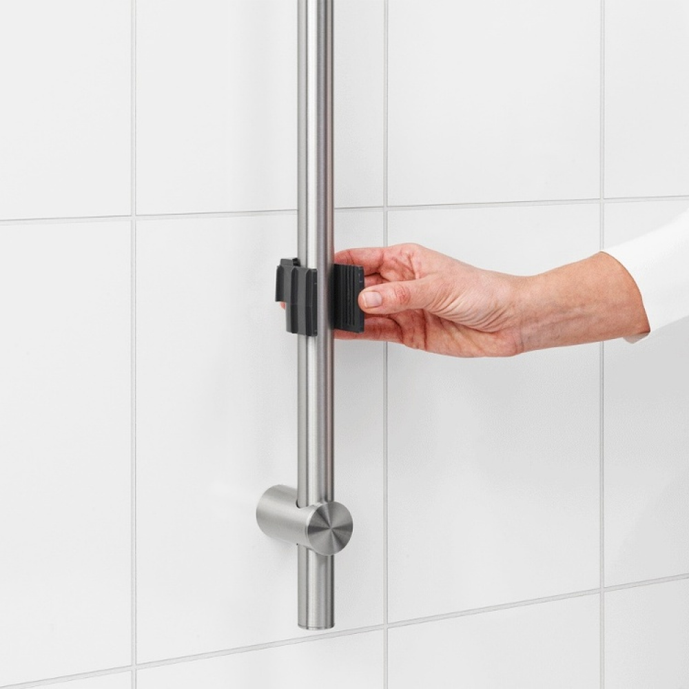 Oppbevaringskurv til dusjstang, Brabantia, Mørkegrå i gruppen Oppbevaring hos SmartaSaker.se (41471)