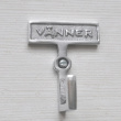 Baderomsknagg i metall, Venner