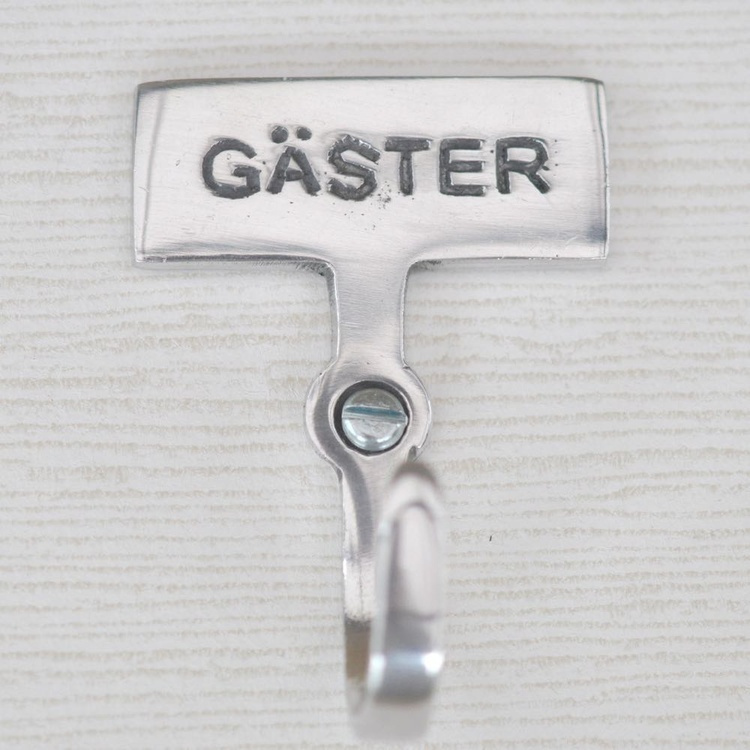 Gjesteskilt med knagg i blank metall, Gjester i gruppen Oppbevaring / Baderomsoppbevaring hos SmartaSaker.se (41523)