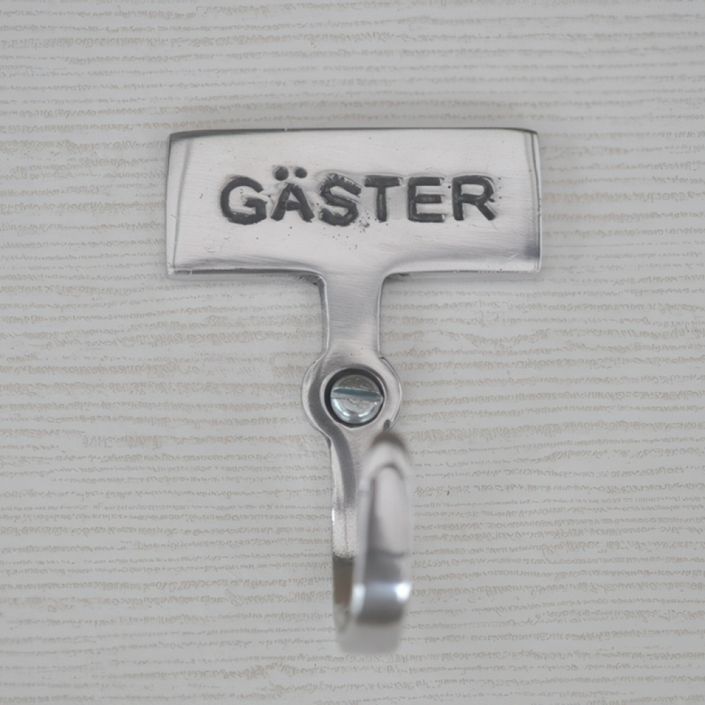 Gjesteskilt med knagg i blank metall, Gjester i gruppen Oppbevaring / Baderomsoppbevaring hos SmartaSaker.se (41523)