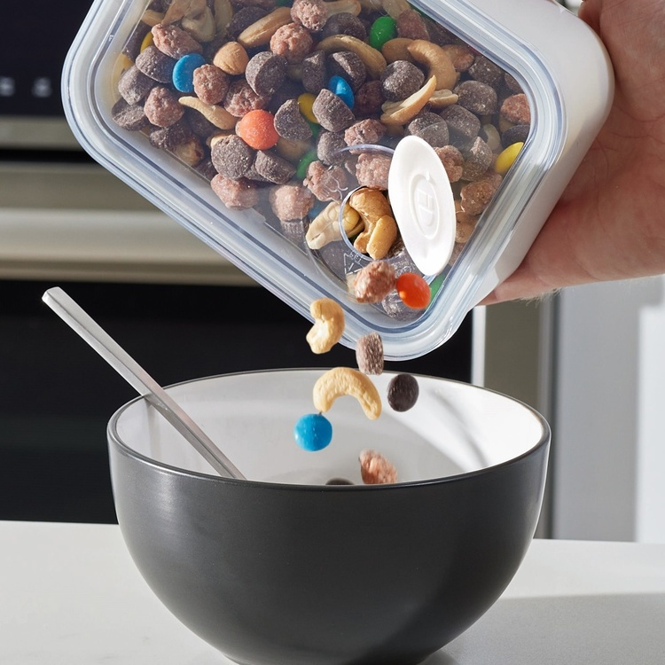 Oppbevaringsboks med flipplokk 1,5 L, iDesign i gruppen Oppbevaring / Kjøkkenskap / Oppbevaringsbokser hos SmartaSaker.se (41707)