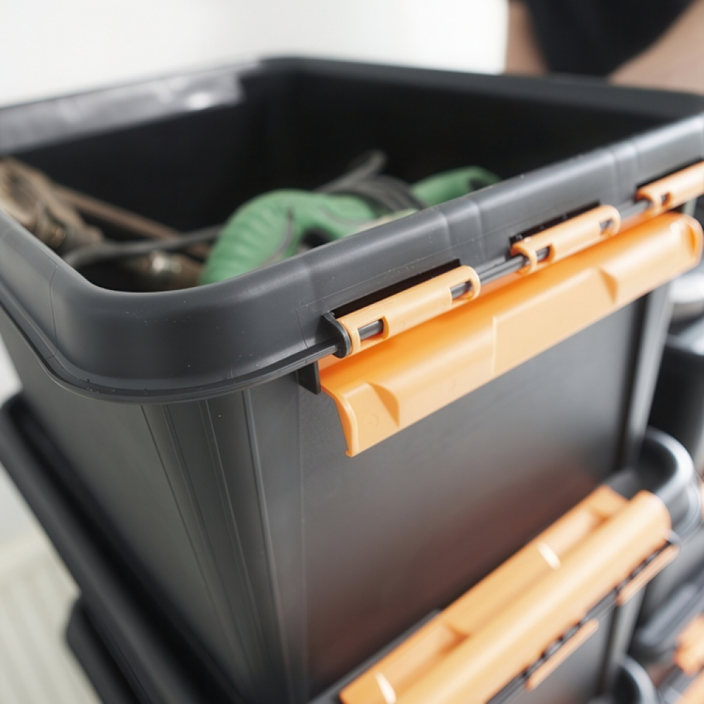Oppbevaringsboks med lokk 14L, SmartStore Pro, Svart/oransje i gruppen Oppbevaring / Oppbevaringsbokser / SmartStore oppbevaringsbokser hos SmartaSaker.se (41863)