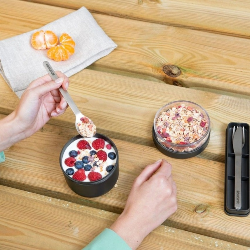 Yoghurtbeger med lokk 0,5 L, Brabantia i gruppen Oppbevaring / Kjøkkenskap / Matbokser / Matbokser i plast hos SmartaSaker.se (42138)
