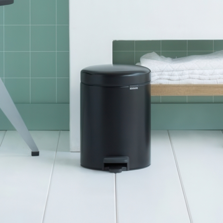 Pedalbøtte 5L, Brabantia i gruppen Oppbevaring / Rengjøringslagring og avfallssortering hos SmartaSaker.se (42370)