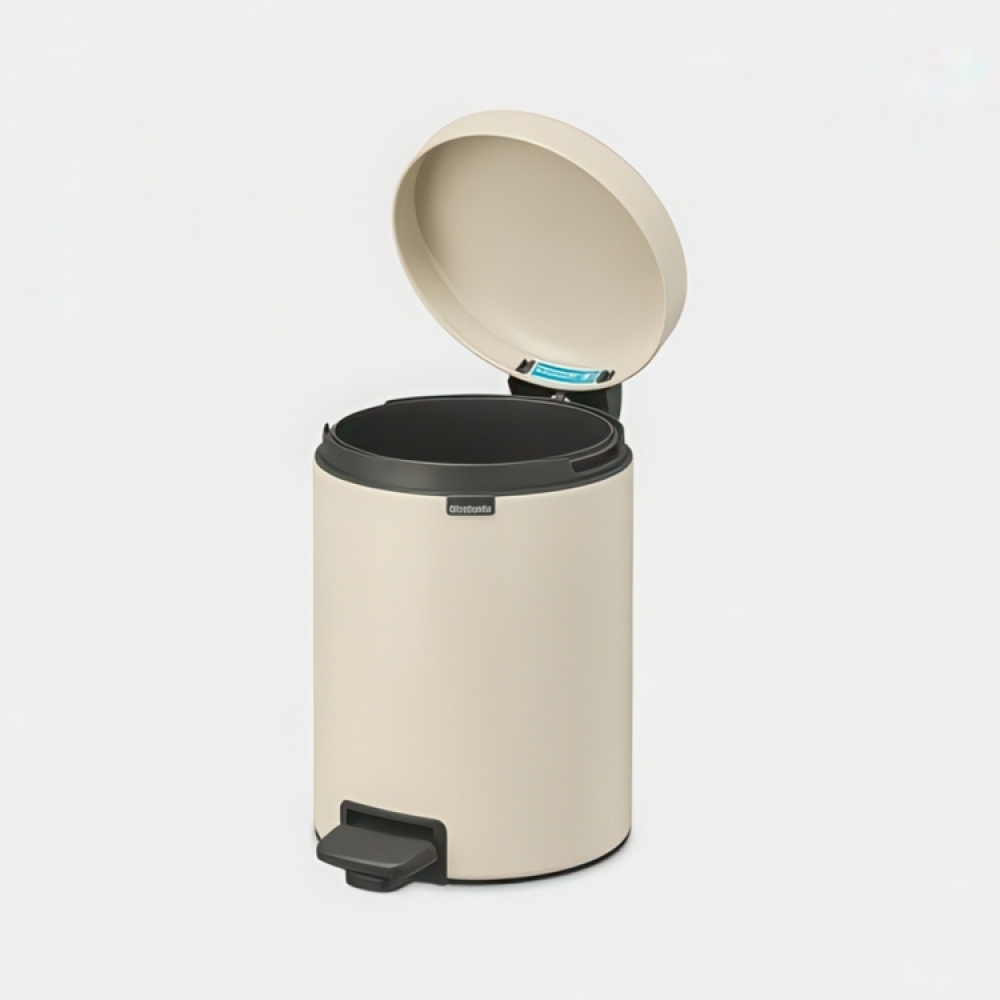 Pedalbøtte 5L, Brabantia i gruppen Oppbevaring / Rengjøringslagring og avfallssortering hos SmartaSaker.se (42370)