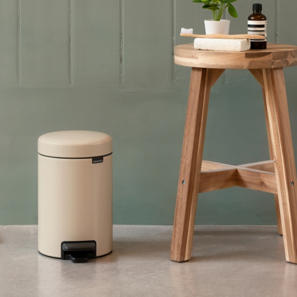 Pedalbøtte 5L, Brabantia i gruppen Oppbevaring / Rengjøringslagring og avfallssortering hos SmartaSaker.se (42370)