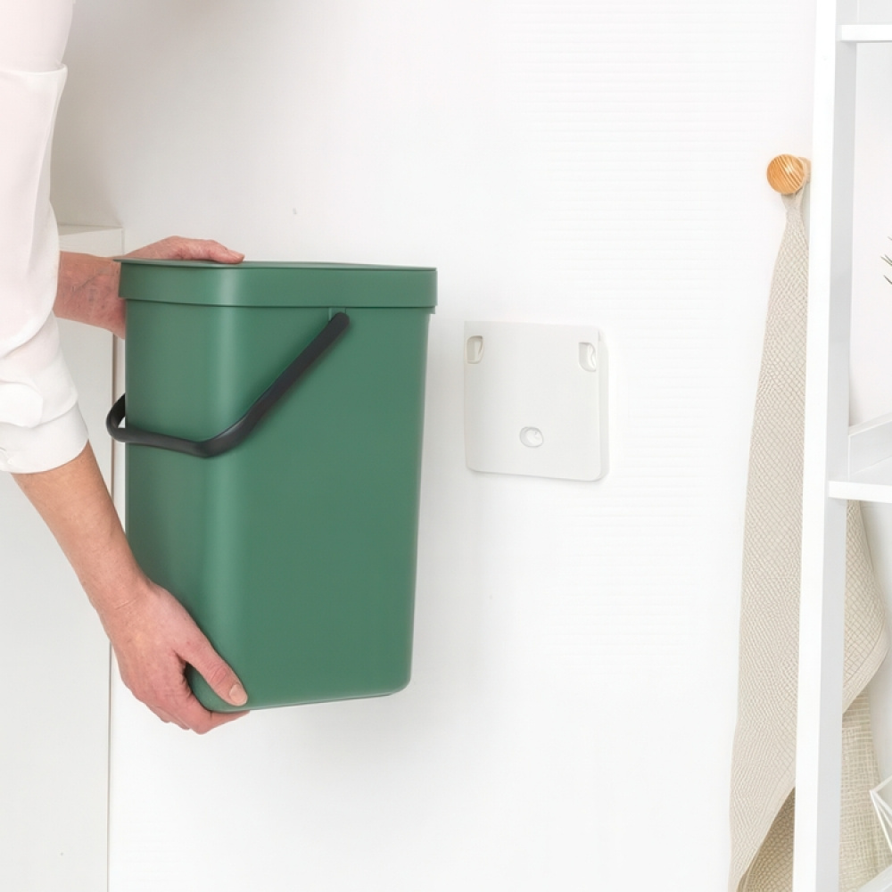 Søppelbøtte med lokk og håndtak 12L, Brabantia i gruppen Oppbevaring / Rengjøringslagring og avfallssortering hos SmartaSaker.se (42387)