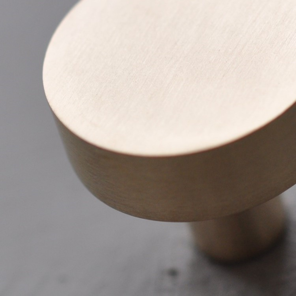 Rund knott 3 cm, børstet messing i gruppen Oppbevaring hos SmartaSaker.se (42478)