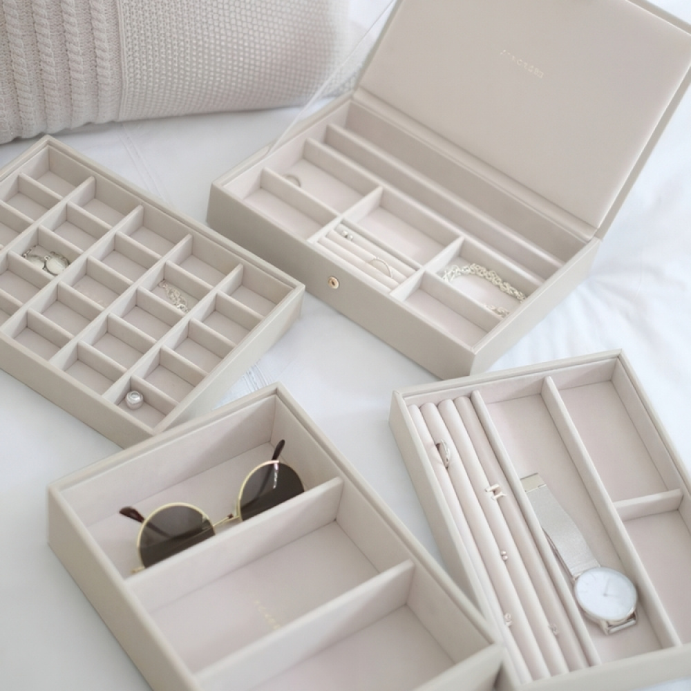 Smykkeskrin 4 etasjer, Classic, Stackers, Beige i gruppen Oppbevaring / Soveromoppbevaring hos SmartaSaker.se (42707)