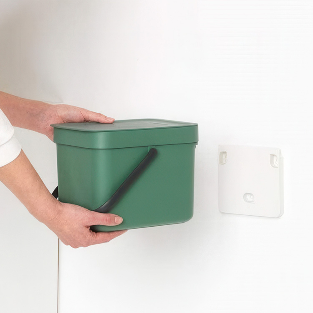 Avfallsbøtte med lokk og håndtak 6L, Brabantia, grønn i gruppen Oppbevaring / Rengjøringslagring og avfallssortering hos SmartaSaker.se (42762)