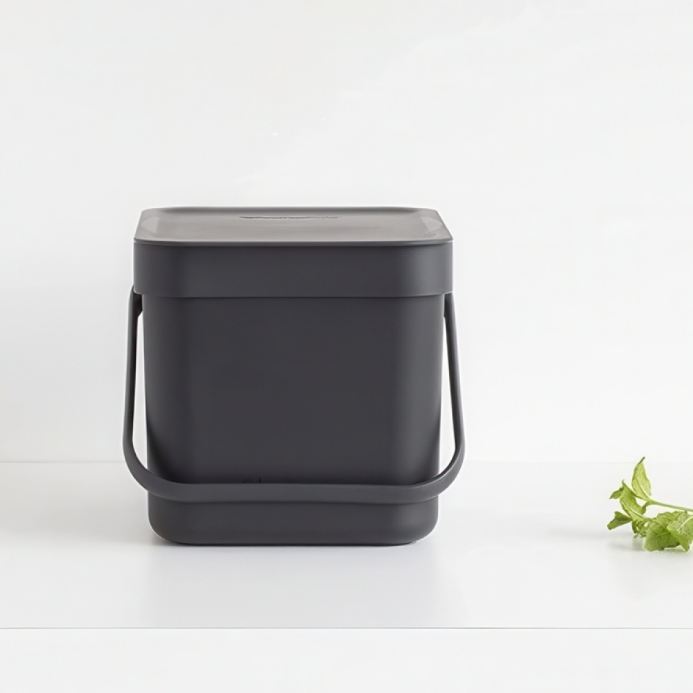 Søppelbøtte med lokk og håndtak 6L, Brabantia, Mørkegrå i gruppen Oppbevaring / Rengjøringslagring og avfallssortering hos SmartaSaker.se (42763)