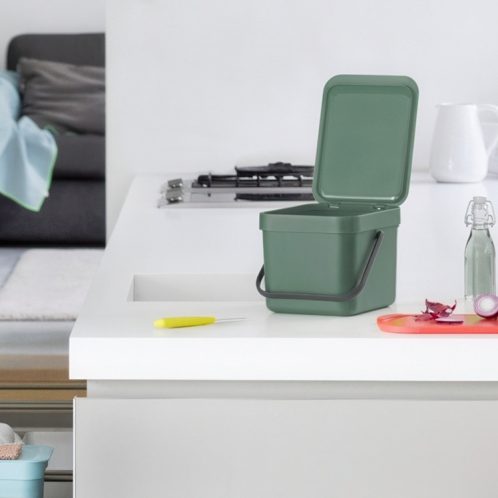 Søppelbøtte med lokk og håndtak 6L, Brabantia, Mørkegrå i gruppen Oppbevaring / Rengjøringslagring og avfallssortering hos SmartaSaker.se (42763)