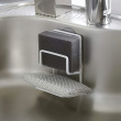 Svampholder med sugekopp, TOWER DOUBLE SPONGE HOLDER, 7,5 x 6,3 x H 12,7 cm, Yamazaki