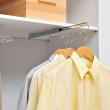 Uttrekkbar henger for garderobe